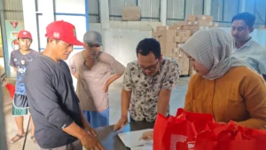 Kegiatan Ramadan: Pembagian Parcel dan THR 2